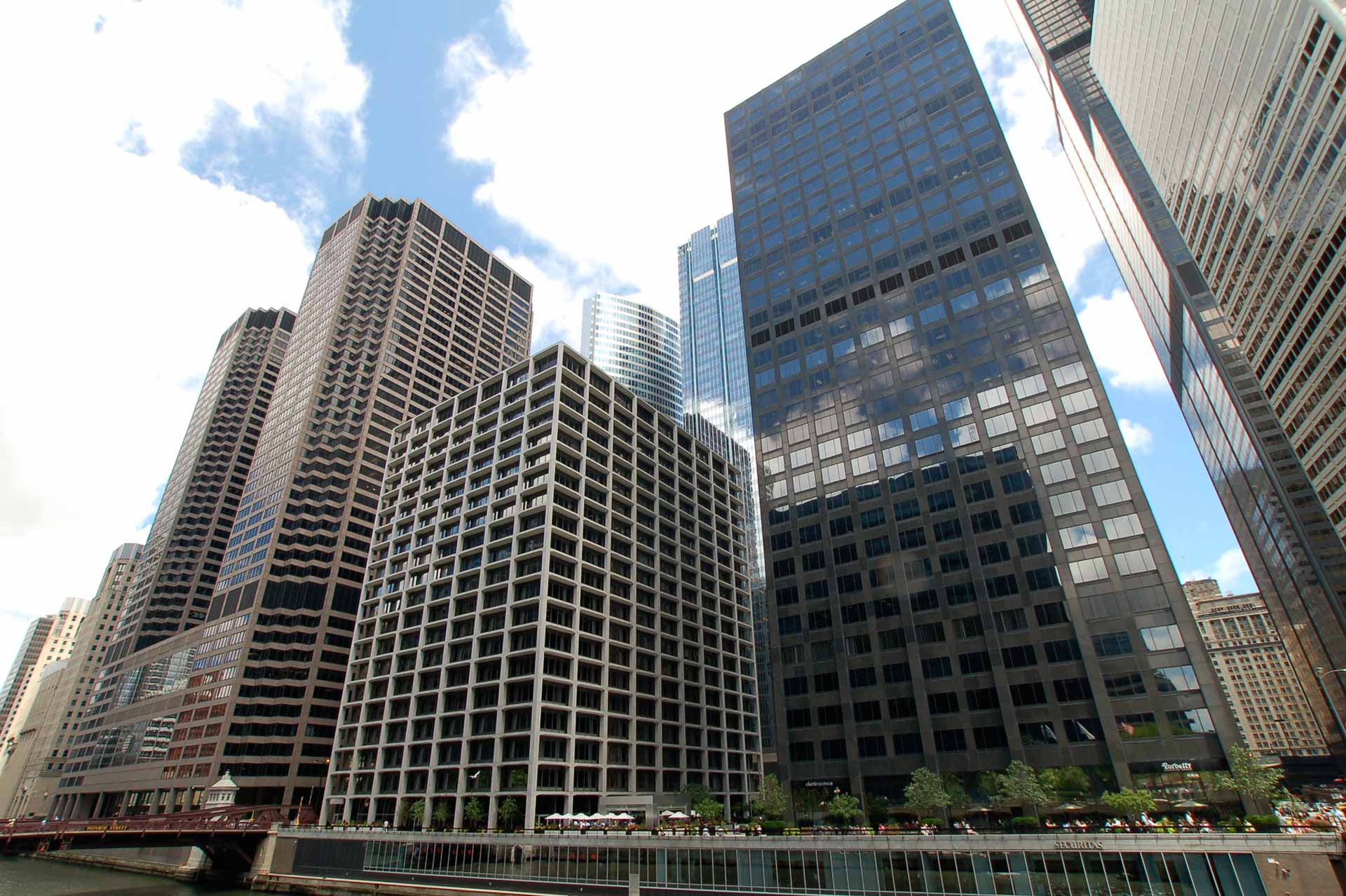 100 150 south wacker exterior